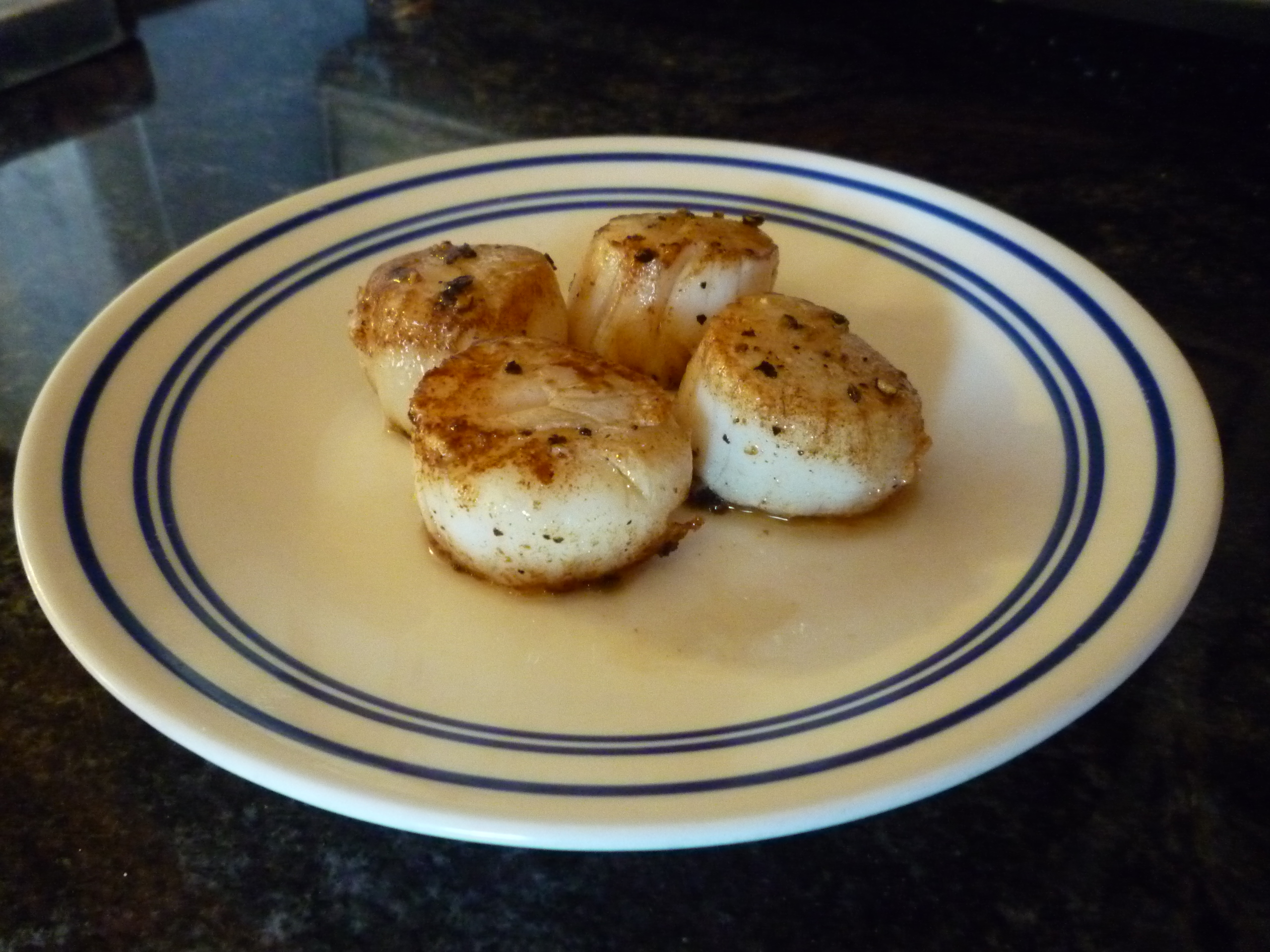 Seared scallops with cracked black peppercorns