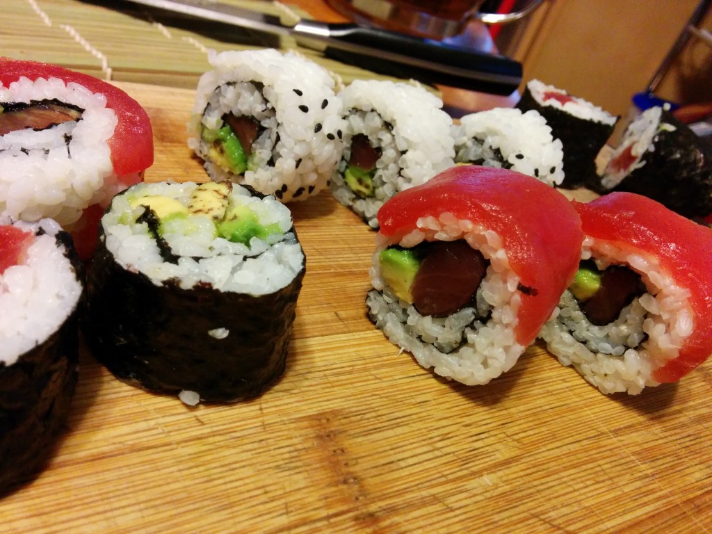 ahi sashimi roll avocado