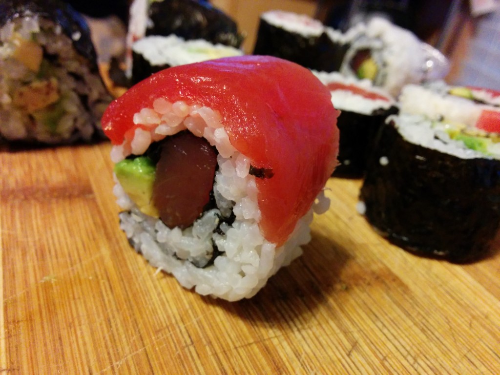 ahi cut sashimi tuna roll sushi